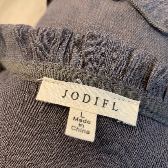 This charcoal tunic opens in front for a casual look. Dainty ruffle are cute! - Picture 3 of 4